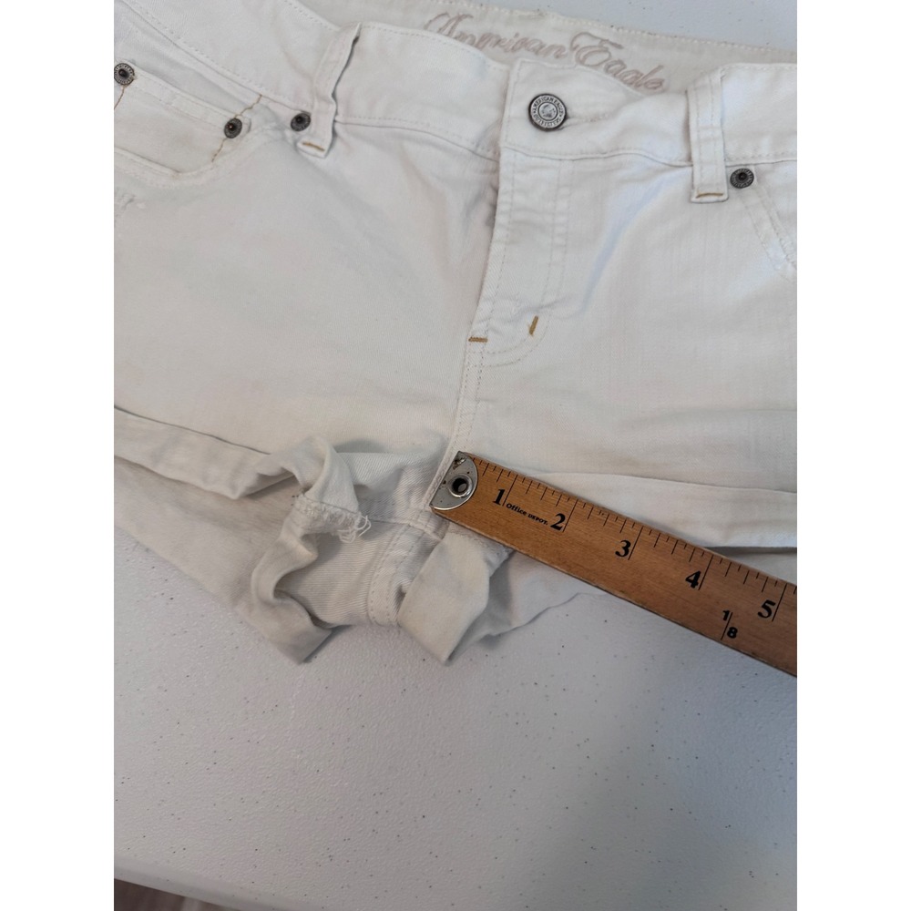 American Eagle White Denim Midi Shorts Low Rise Rolled Hem Size 12 Boho Y2K oo - Picture 2 of 7